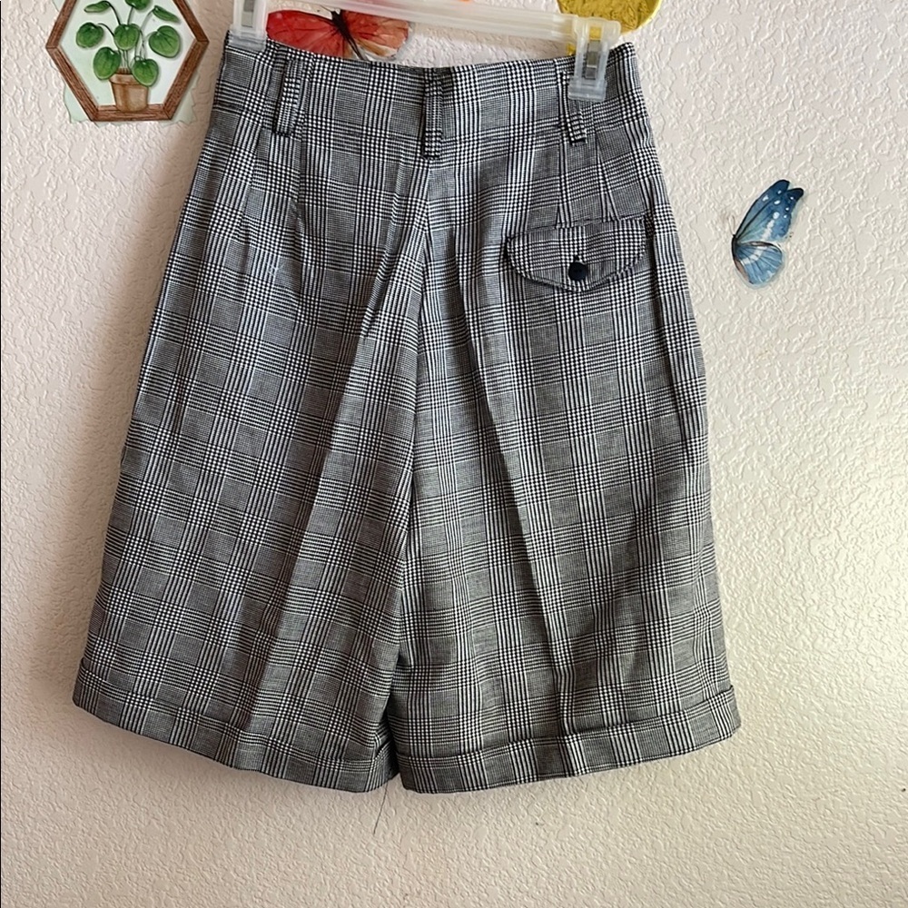 Hunt Club Gray Bermudas with Pleats and High Waist - Picture 7 of 8